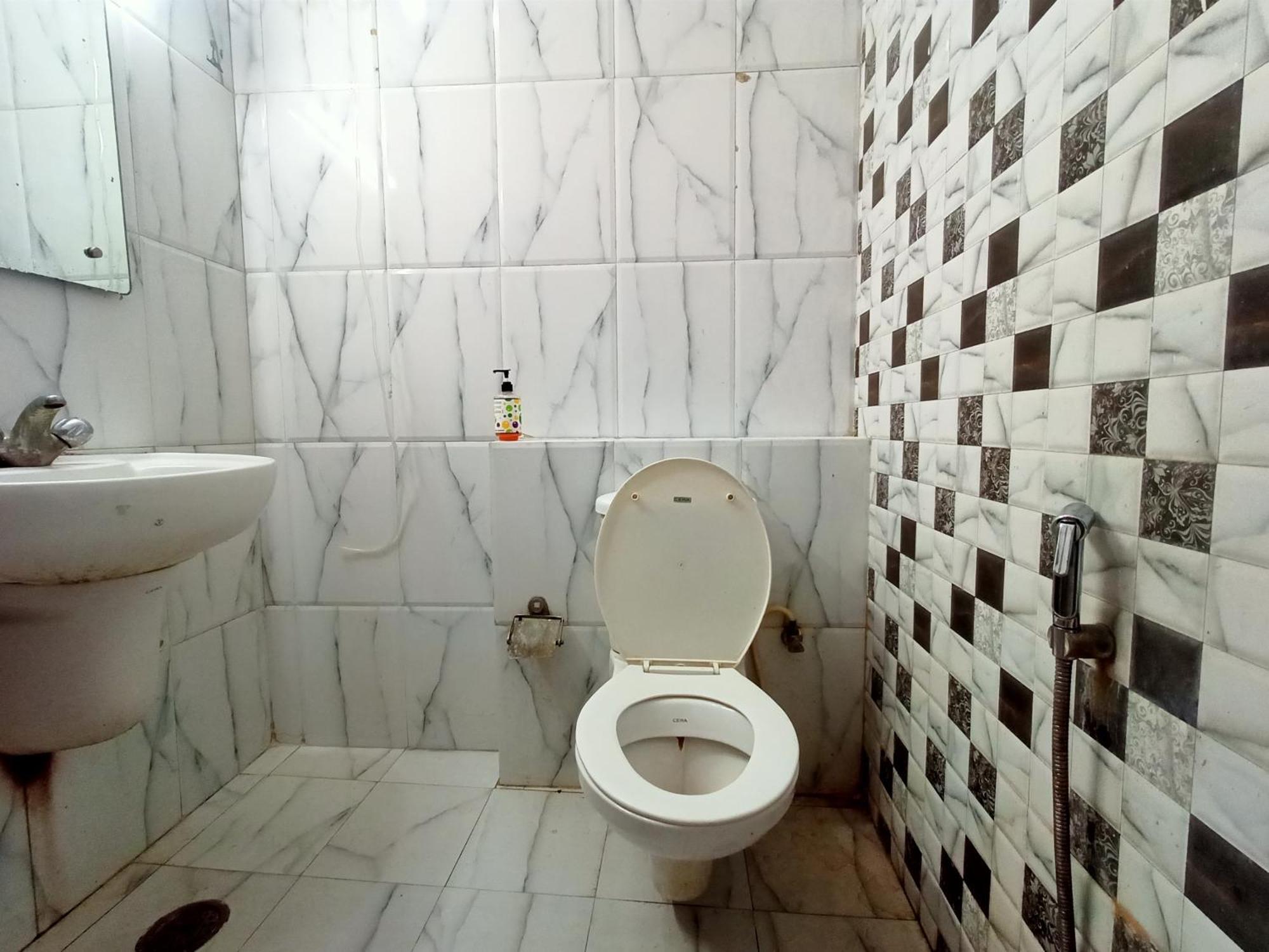 Hotel Global Inn -1 Km From Railway Station - Lift Food And Free Parking Lucknow Exterior foto