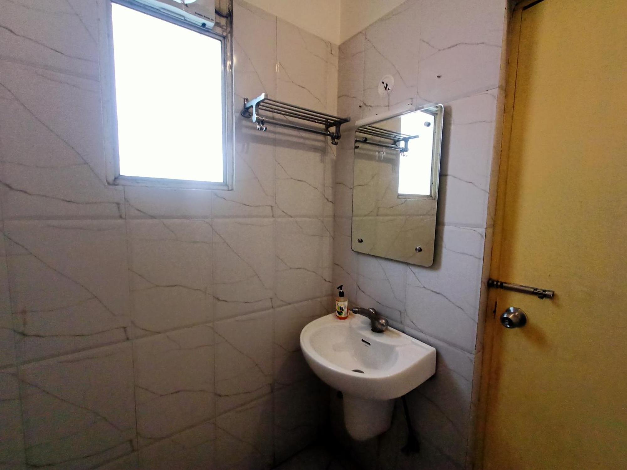 Hotel Global Inn -1 Km From Railway Station - Lift Food And Free Parking Lucknow Exterior foto