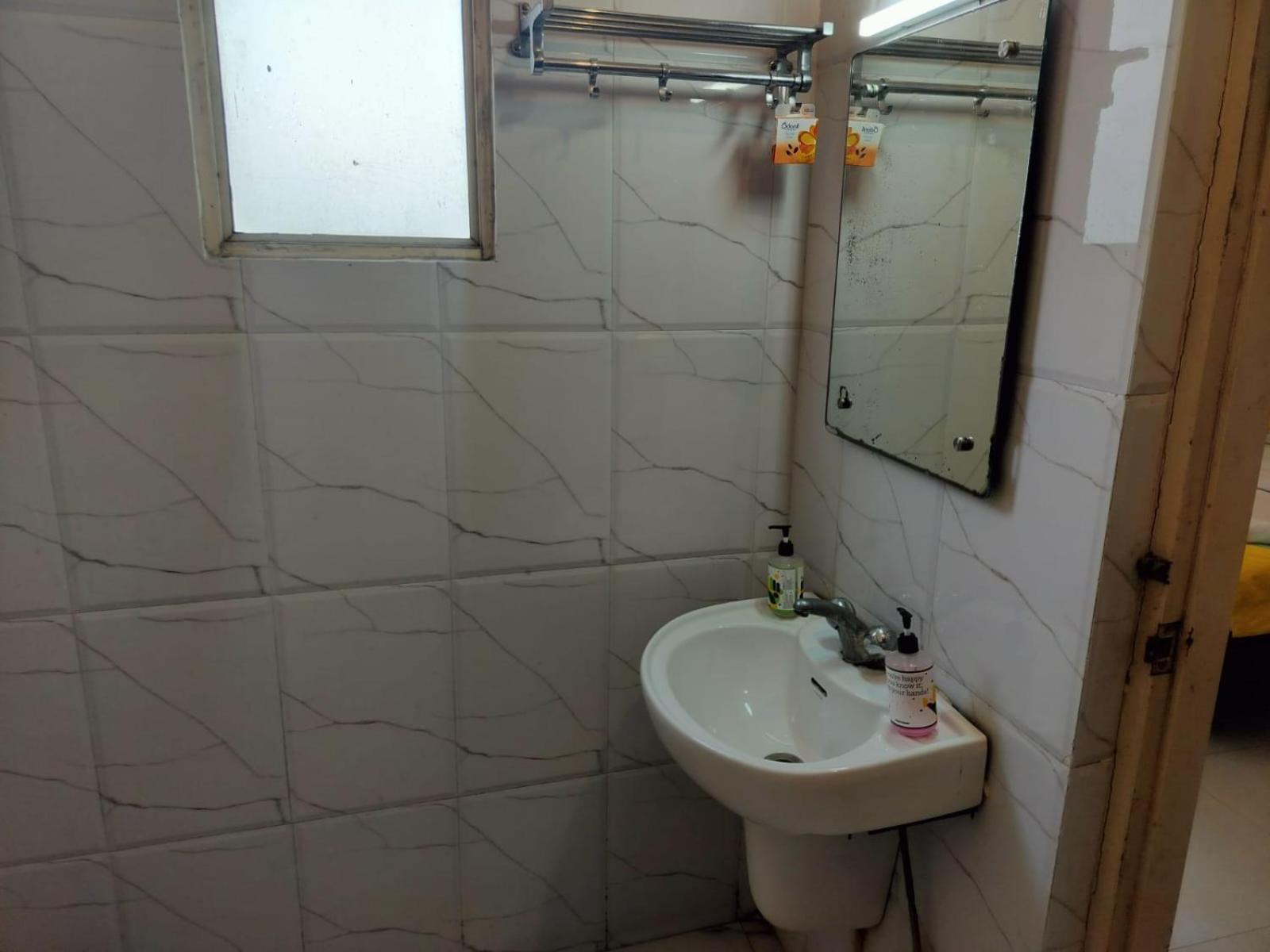 Hotel Global Inn -1 Km From Railway Station - Lift Food And Free Parking Lucknow Quarto foto