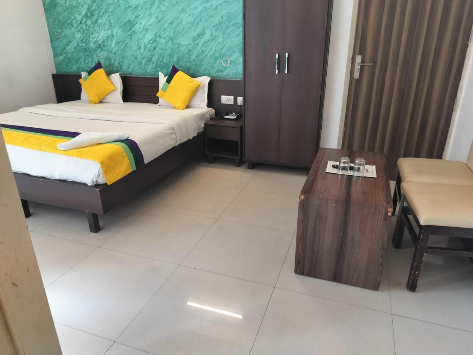 Hotel Global Inn -1 Km From Railway Station - Lift Food And Free Parking Lucknow Quarto foto